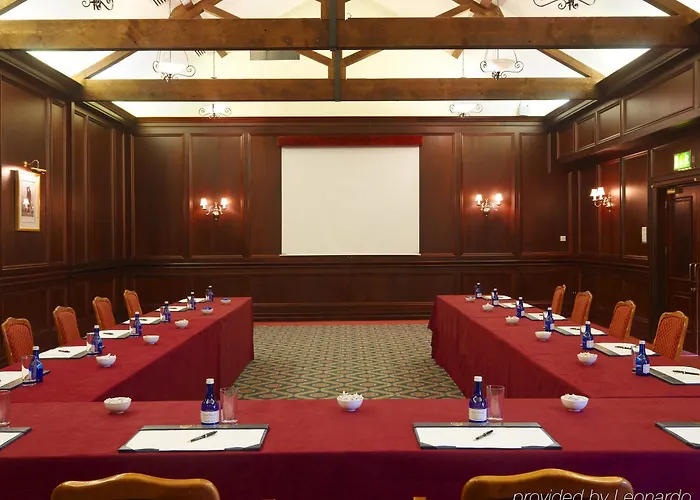 Апартаменты Adare Manor & *