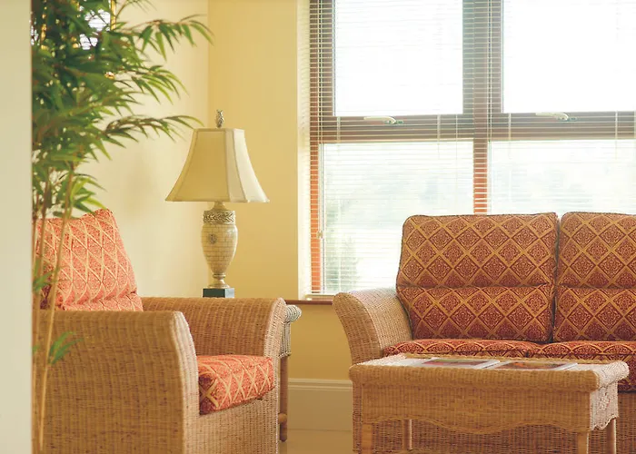 Апартаменты Adare Manor & *