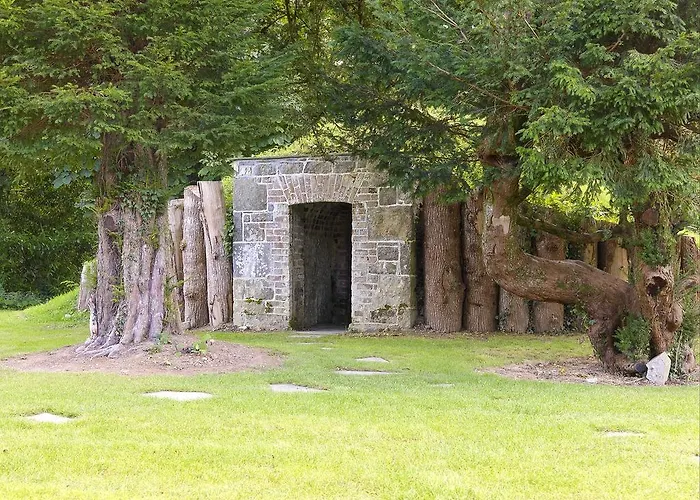 Апартаменты Adare Manor & *